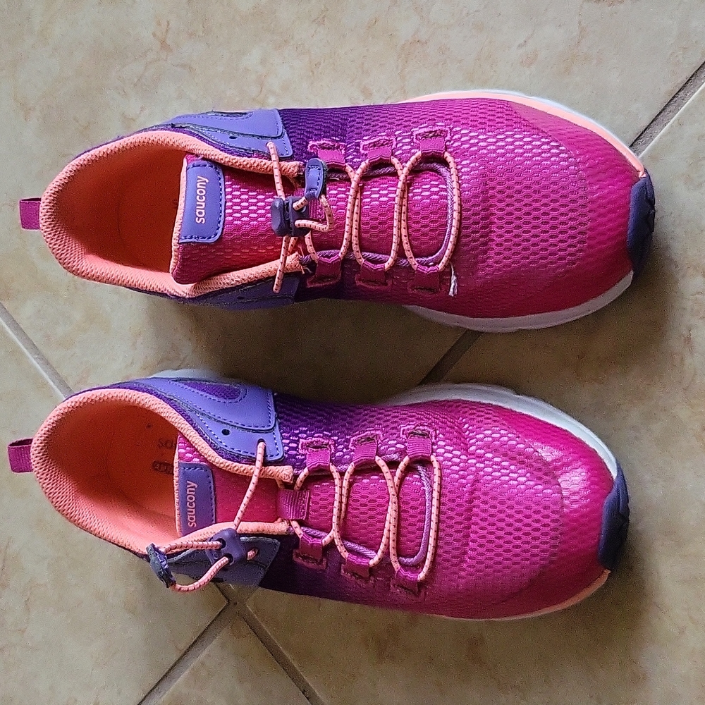 Girl's sneakers
